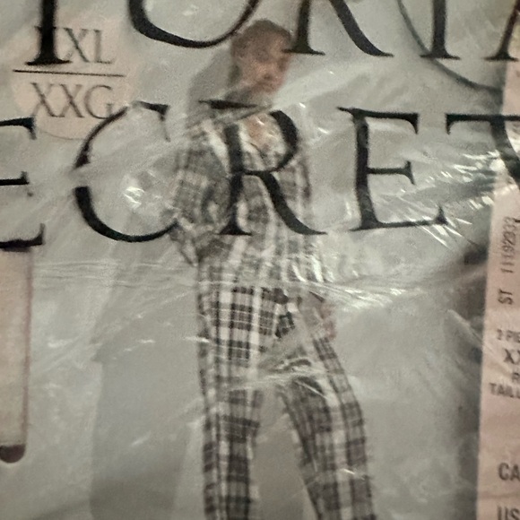 New Victoria Secret Flannel Set Pajama - Picture 2 of 4